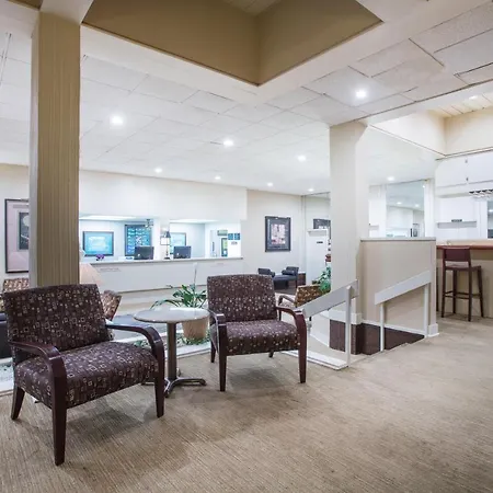 Ramada By Wyndham Augusta Downtown Hotel & Conference Center-3