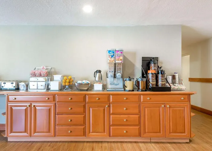 Super 8 By Wyndham Watertown/Cambridge/Boston Area