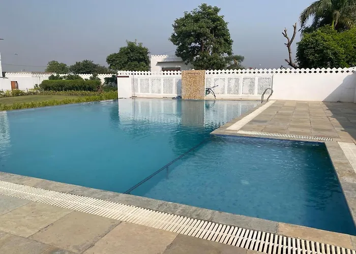 Roop Shree Hotel
