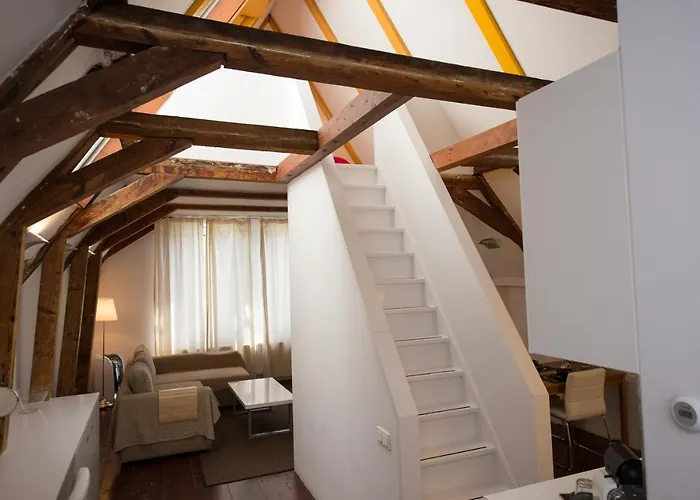 Rembrandtplein Bed & Breakfast