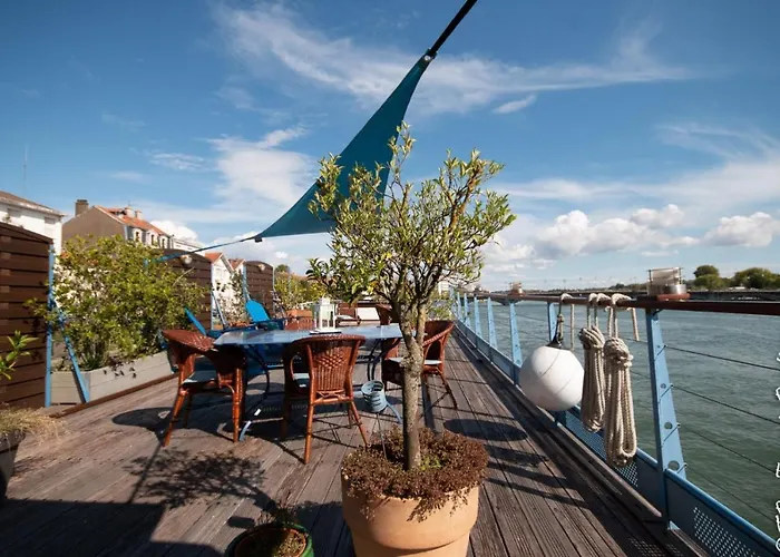 Hotel Péniche DJEBELLE à Bayonne
