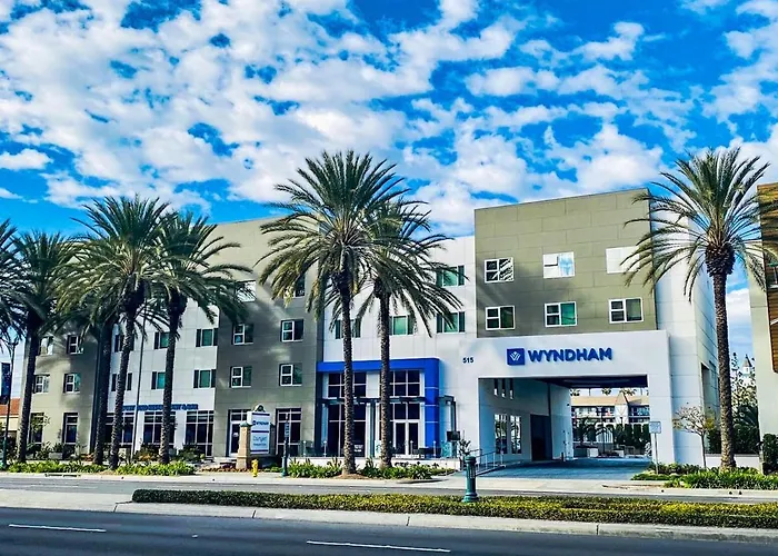 Wyndham Anaheim Hotel