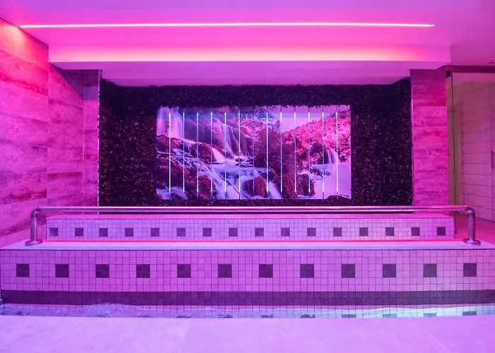 White Apartments & Spa Avola