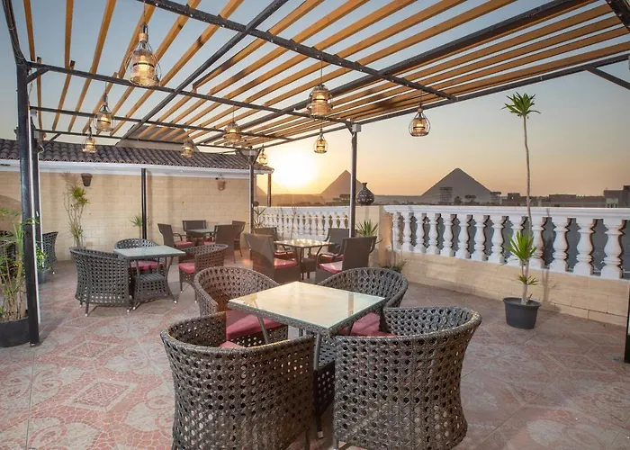 Pyramids Inn Hotel Kafret el-Gabal