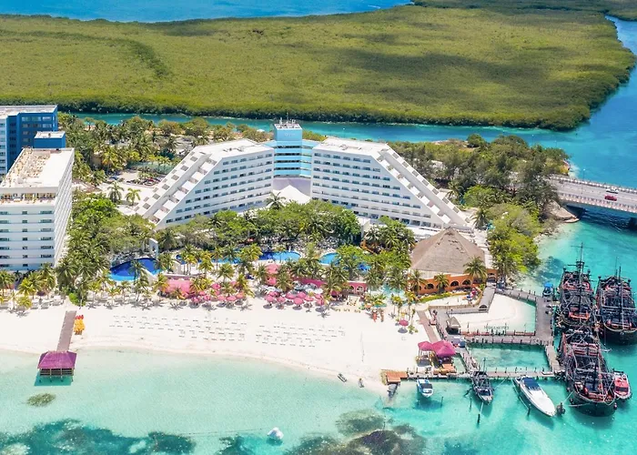 Luxury Hotels in Cancun near Las Palapas