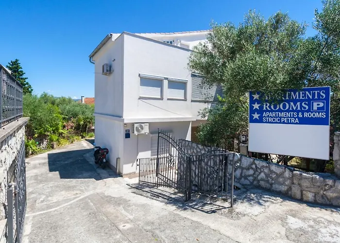 Apartments & Rooms Strcic Petra