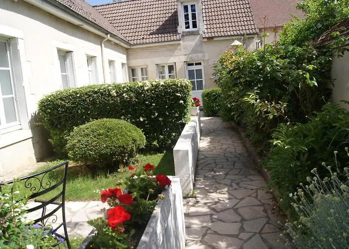 HOTEL LA COGNETTE A 25 Kilomètres de Châteauroux et 30 Kilomètres de Bourges Issoudun