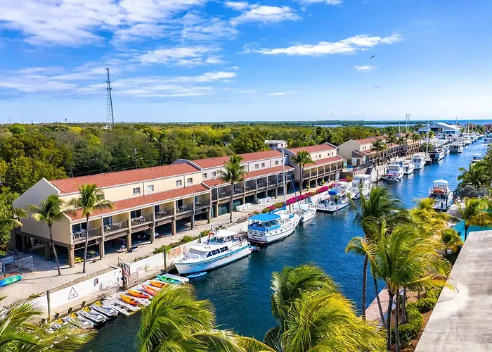 Waterside Suites And Marina