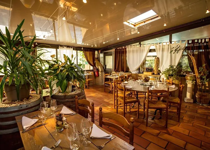 LOGIS HOTEL RESTAURANT L' Auberge d'Uzès