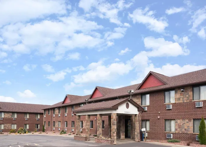 Baymont By Wyndham Eau Claire Wi Hotel