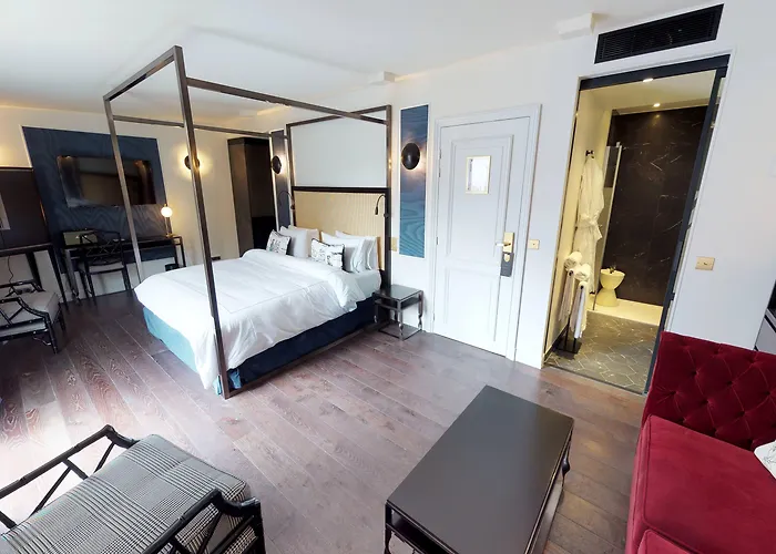 Mom'Art Hotel Parigi
