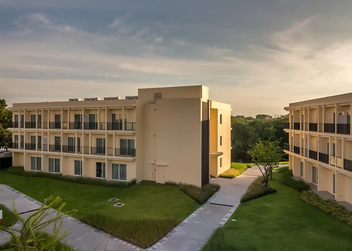 Eastin Thana City Golf Resort Bangkok Free Scheduled Shuttle From Hotel To Suvarnabhumi Airport