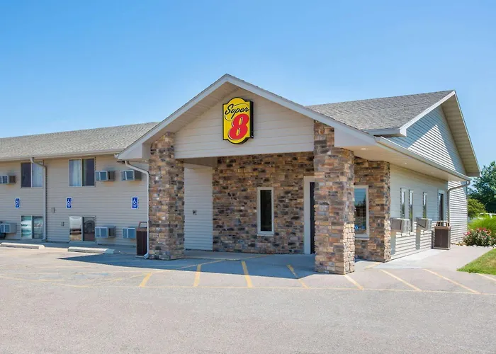 Super 8 By Wyndham Kearney