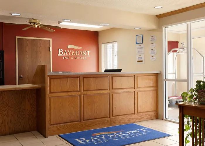 Baymont By Wyndham Salina Hotel