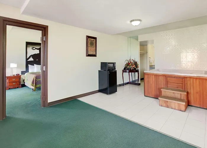 Super 8 By Wyndham Norman