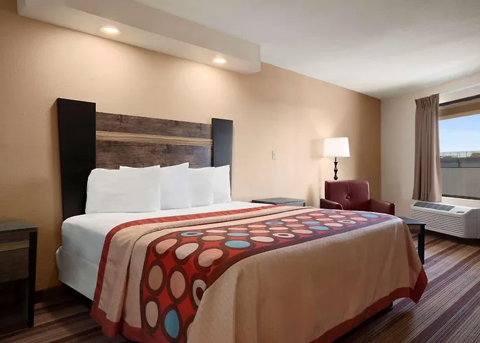 Super 8 By Wyndham Rahway/Newark Hotel
