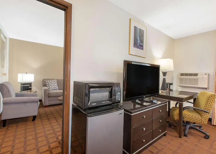 Umpqua Valley Hotel