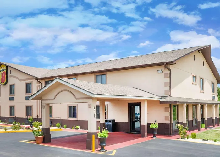 Super 8 By Wyndham Warrensburg Motel