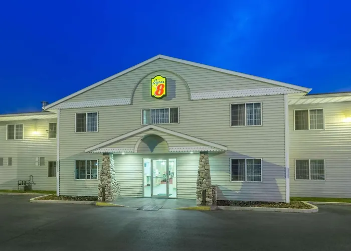 Super 8 By Wyndham Hamilton Hotel