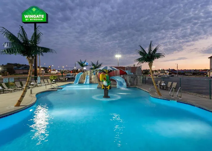Wingate By Wyndham Wisconsin Dells Waterpark Hotel Lake Delton