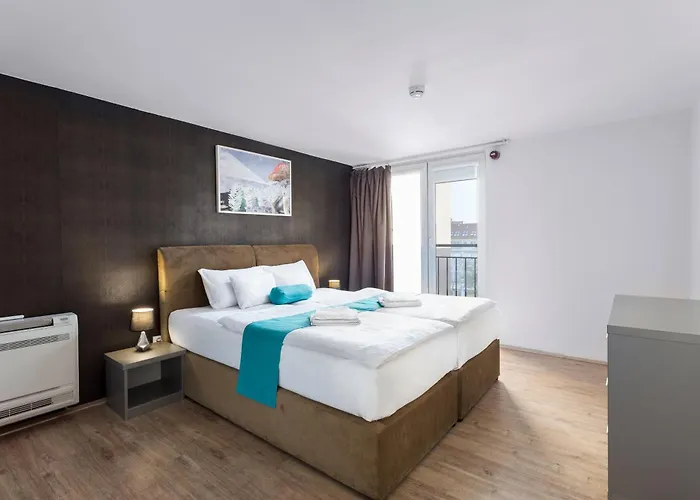 Hotel Mika Downtown