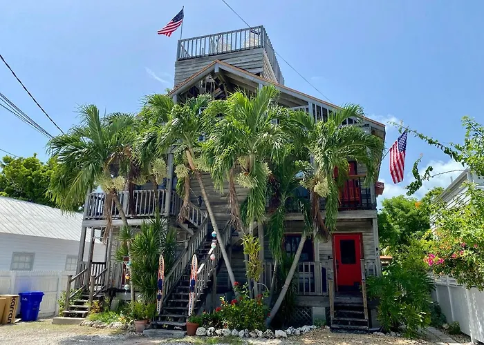 Chic 2 Bedroom Condo 300 Steps From Duval St Key West