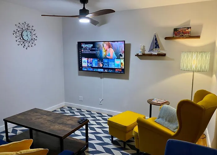 Chic 2 Bedroom Condo 300 Steps From Duval St Key West