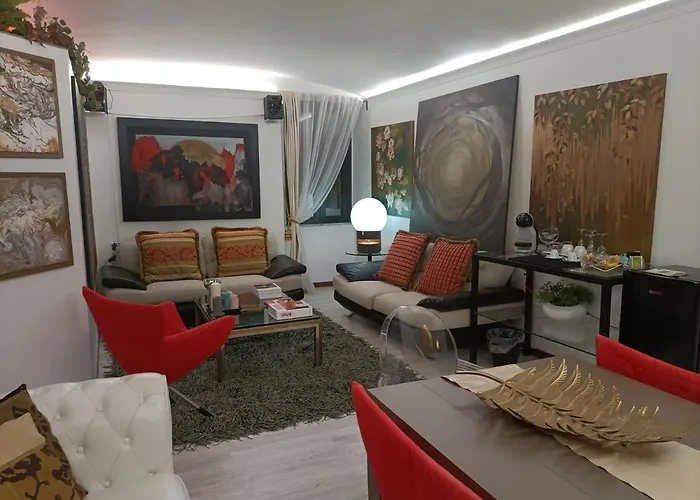 Contemporary Art By Spanish Step Hotel Roma