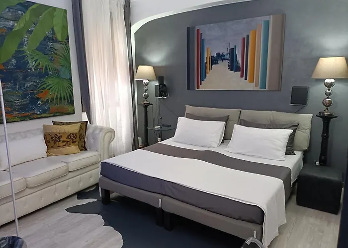 Contemporary Art By Spanish Step Hotel Roma