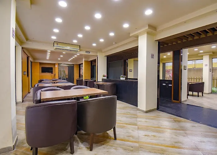 Fabhotel Sr Wakad - Nr Mall Of Millenium