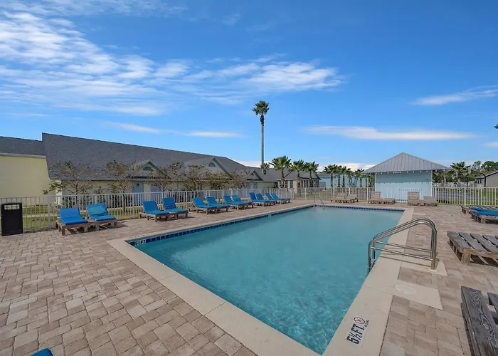 Travelodge By Wyndham Panama City Beach / Beachfront