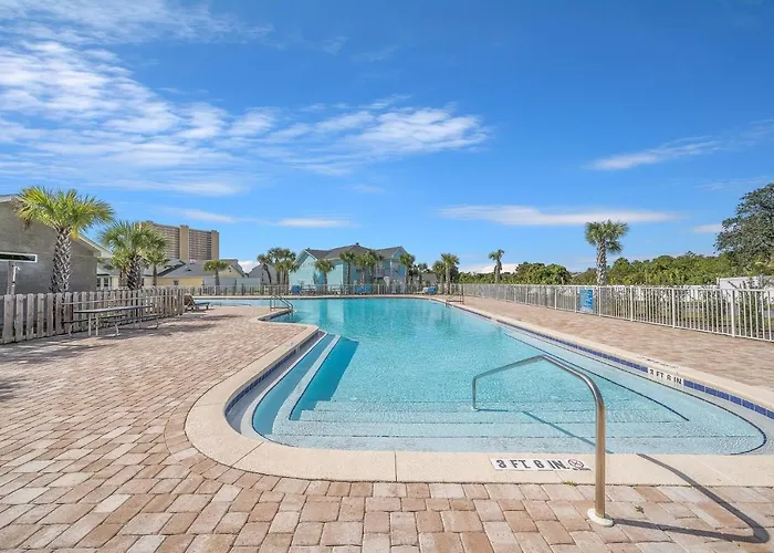 Travelodge By Wyndham Panama City Beach / Beachfront