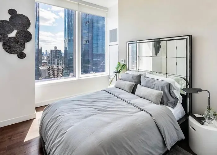 Large 3 Bedroom 2 Blocks From Times Square