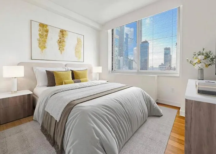 Large 3 Bedroom 2 Blocks From Times Square