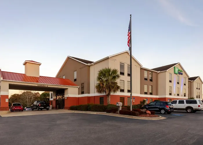 Holiday Inn Express & Suites Milton East I-10 By Ihg