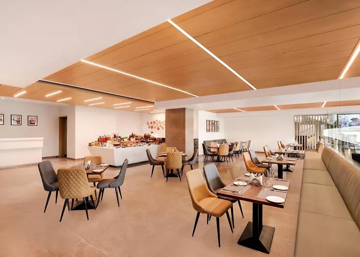 Lemon Tree Hotel Agra
