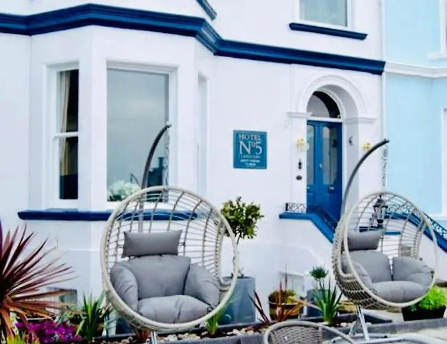 Hotel No5, Beachfront With Free Private Car Park