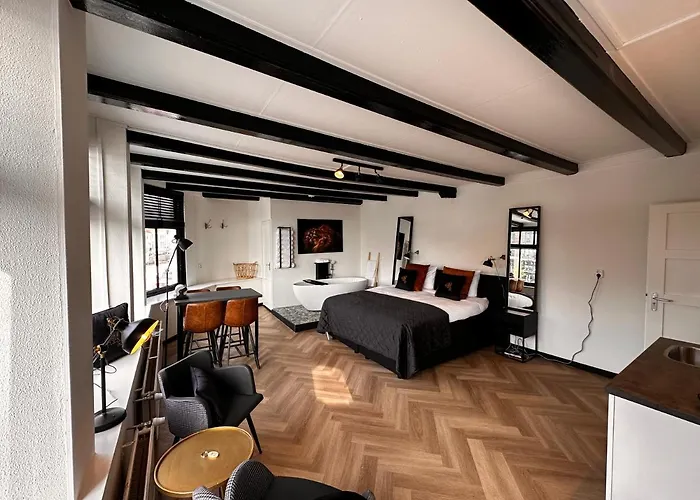 Borrel & Bed Onder Zeil Bed and Breakfast Zwolle 