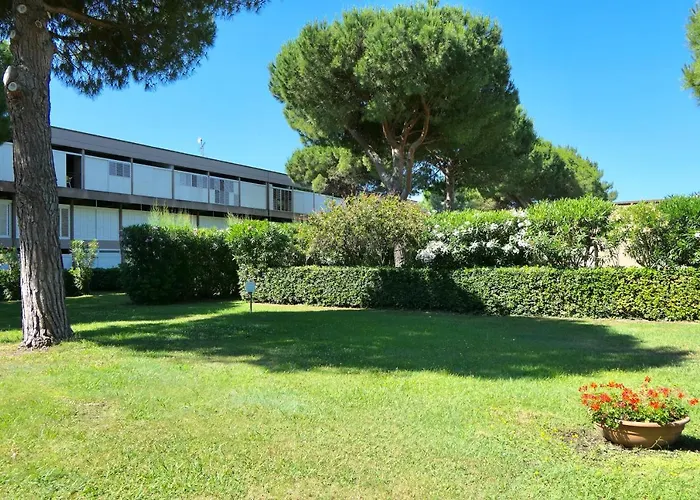 Apartment 3 Beds In Residence With Swimming-Pool Bed And Bath Linen Included