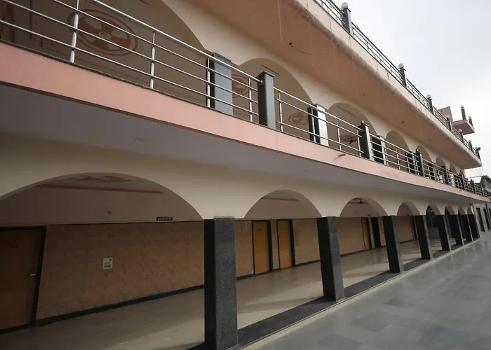 Hotel Mukund Dham-Near Mathura Railway Station
