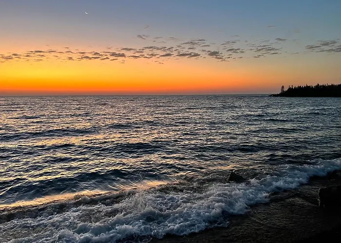 Shoreline Inn Grand Marais
