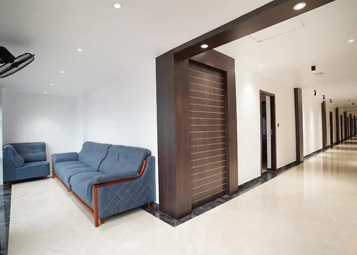 7 The Business Hotel