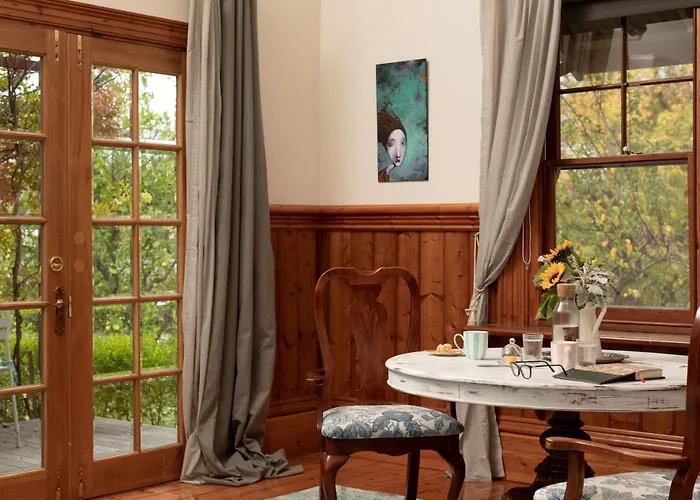 Summerlands - Country Luxe