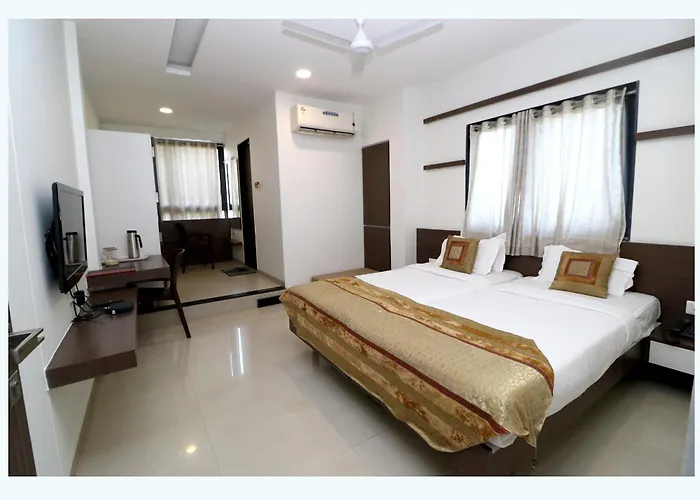 Hotel Girnar