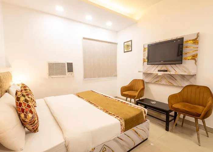 Hotel Cosmo Near Blk Hospital Karol Bagh