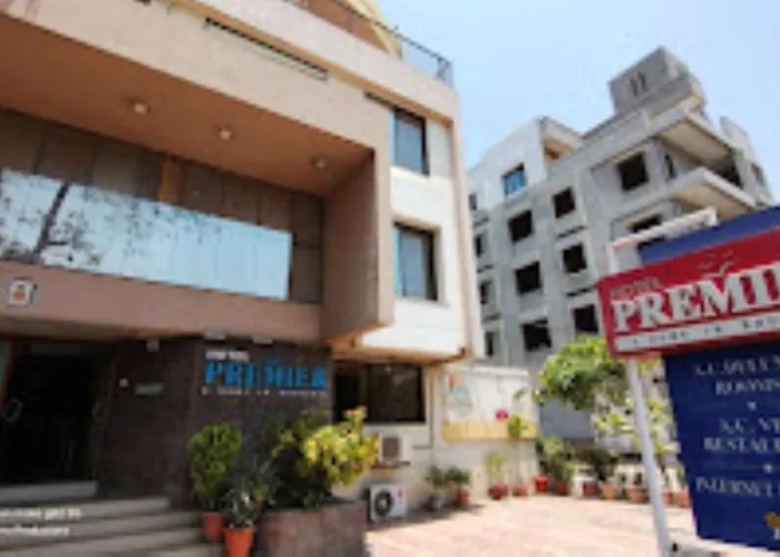 Hotel Premier - Hotel In Saket Society Bhusawal