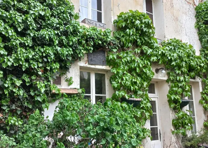 Location meublé de tourisme La Rose des Fables