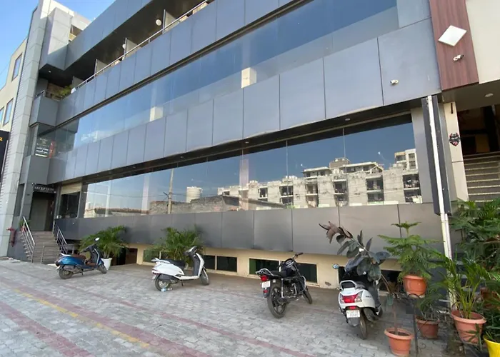 Hotel Jb Residency !! Luxurious & Royal Balcony Rooms !! Large Rooms
