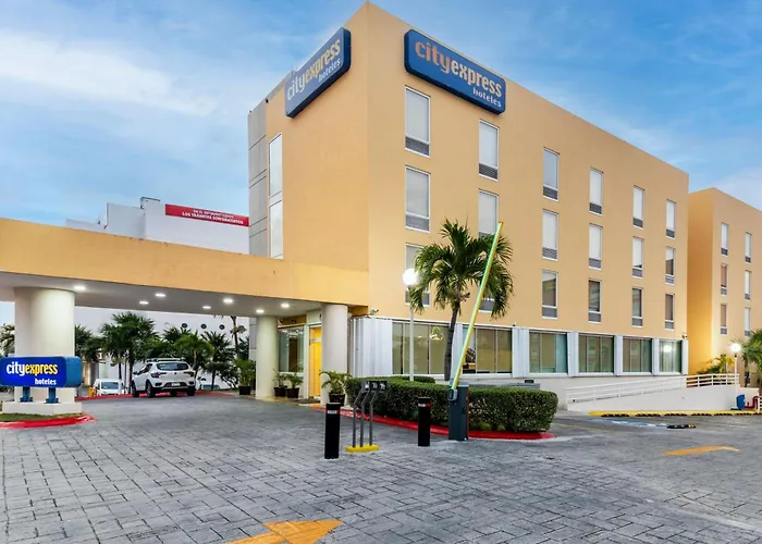 Luxury Hotels in Cancun near House of Culture