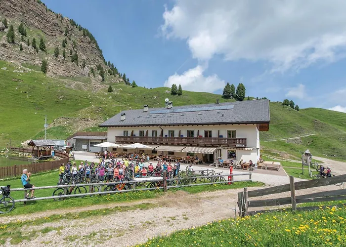 Mahlknechthuette Seiseralm Seiser Alm